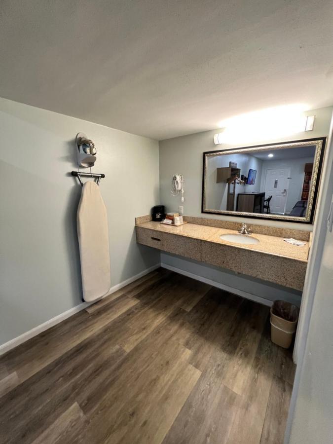 Continental Inn And Suites Nacogdoches Tx Sfa University Downtown Luaran gambar