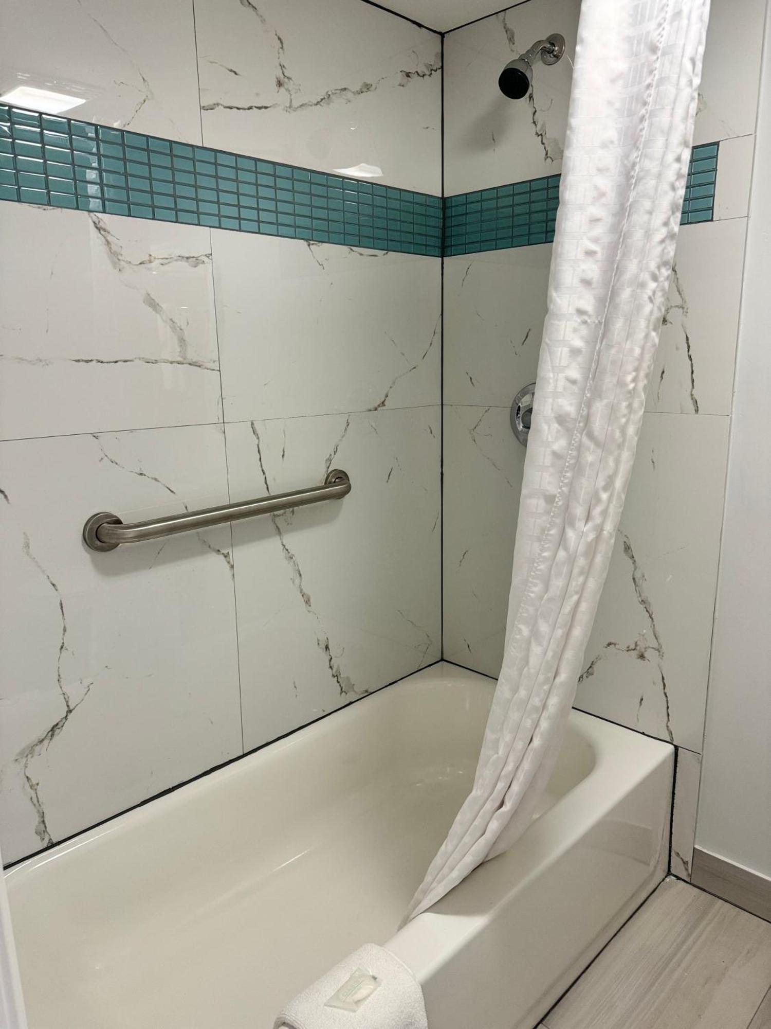 Continental Inn And Suites Nacogdoches Tx Sfa University Downtown Luaran gambar