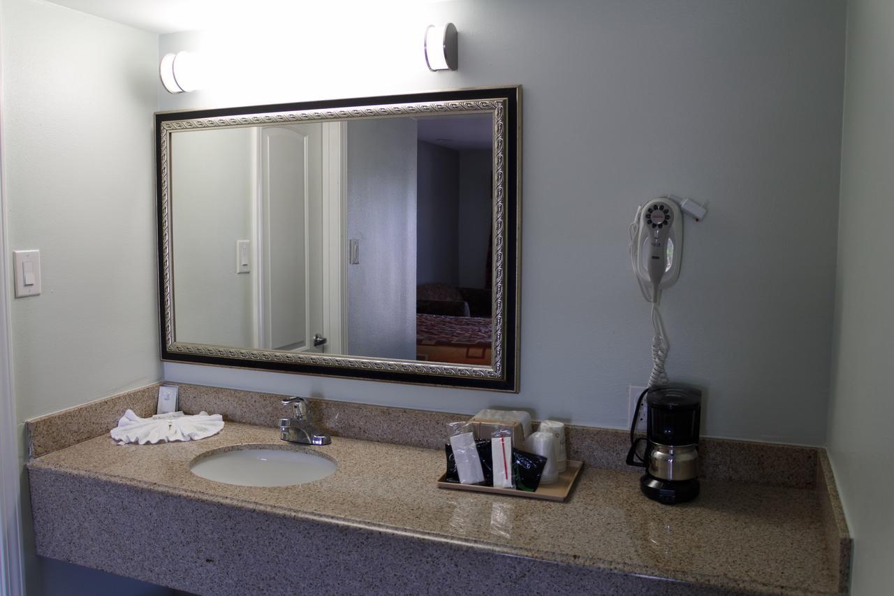 Continental Inn And Suites Nacogdoches Tx Sfa University Downtown Luaran gambar